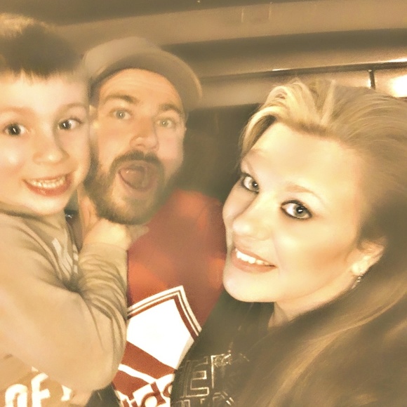 Meet your Posher, Mindy - Picture 5 of 7